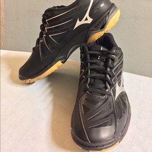 WOMEN'S MIZUNO WAVE HURRICANE 3 VOLLEYBALL SHOE